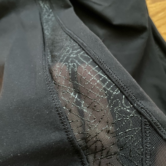 Lululemon Black Train Times 7/8 Pant *25" Size 8 mesh B3 - Picture 4 of 8